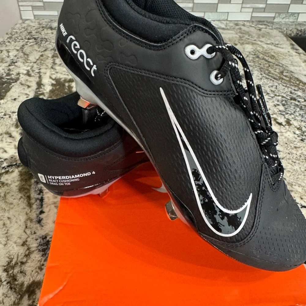 Nike‎ Hyperdiamond 4 Elite Metal Softball Cleats in Black and White